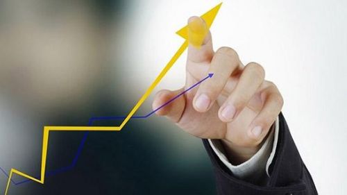 特朗普100%关税言论加深贸易战、金价大涨超30美元！