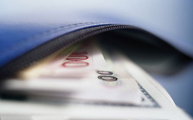 特朗普关税传两则大消息！金价暴涨逾40美元创新高